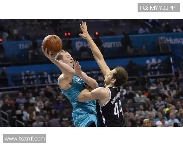 尼克斯与爵士的激烈对决谁能在NBA赛场上笑到最后